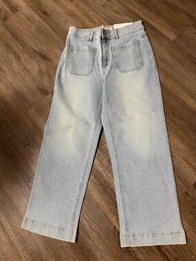 Light Wash Straight-Leg Women's Jeans with Subtle Sparkle